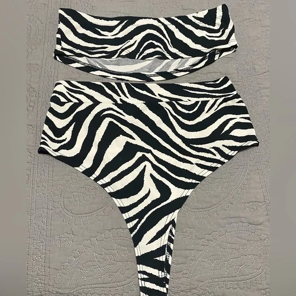 iHeartRaves Zebra Print Cutout Bodysuit - Picture 4 of 5